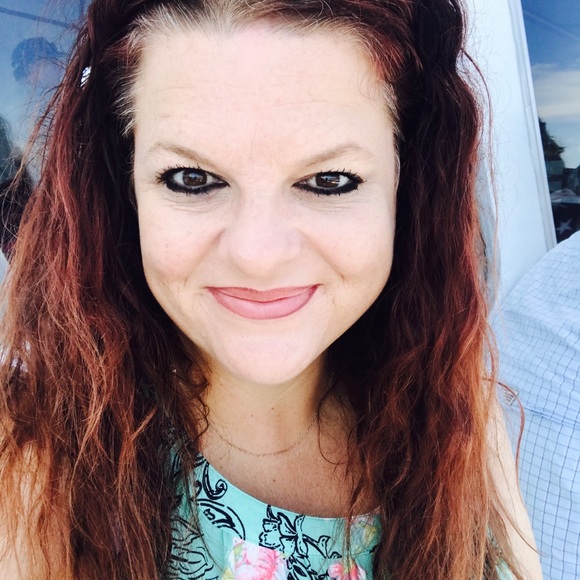 Meet your Posher, Stephanie - Picture 7 of 9